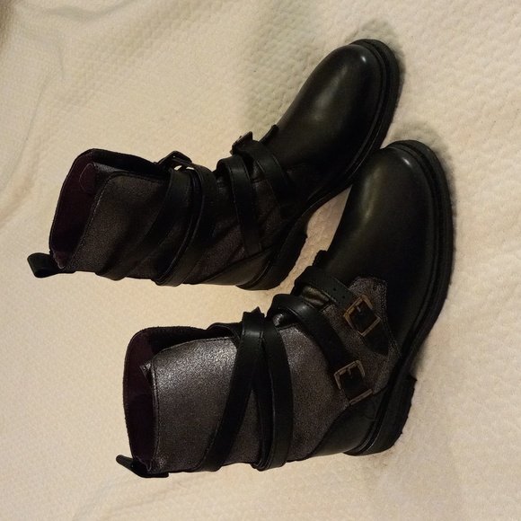 Likenew buckle Irregular Choice boots, size 36, size 5.5 -ish US - Picture 1 of 11